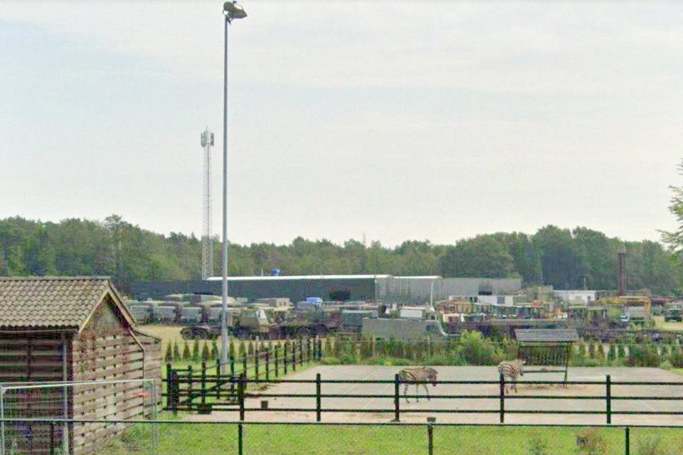 Vanaf de Stationsweg, het perceel waar de megahallen moeten komen.
