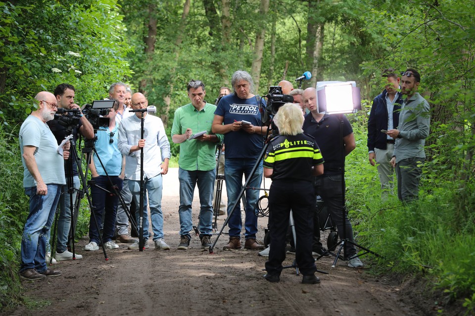 Persconferentie politie in natuurgebied De Schaapskooi in Heeze over de verdwijning van Tanja Groen. 