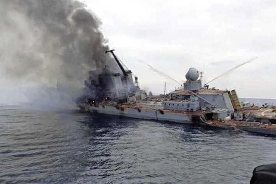 Ter illustratie: het verlies van het Russische schip Moskva dat door Oekraïense raketten zou zijn gezonken. Dit keer zinkt een Rusisch schip naar verluidt door een eigen mijn. 