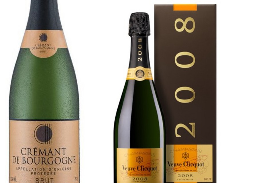 De Crémant de Bourgogne Blanc NV van Lidl (l) naast de Veuve Clicquot 2008 Vintage champagne 
