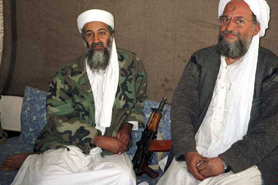Osama bin Laden (l) en zijn opvolger Ayman al-Zawahiri (r) in 2001. 