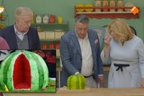 thumbnail: Janny en Robèrt proeven de meloentaart. Inzet: de melon cake uit Engeland.