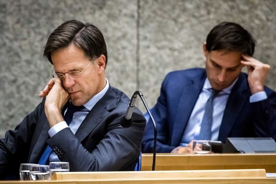 Premier Rutte en minister Hoekstra (Financiën) tijdens de tweede dag van de Algemene Politieke Beschouwingen. 
