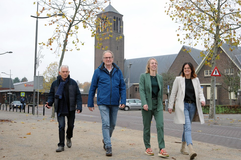 Zij werkten mee aan de totstandkoming van het boek over Beringe (v.l.n.r.): Sjraar van Horen, Henk Thiesen, Eefje Kessels en Rianne Sonnemans. 