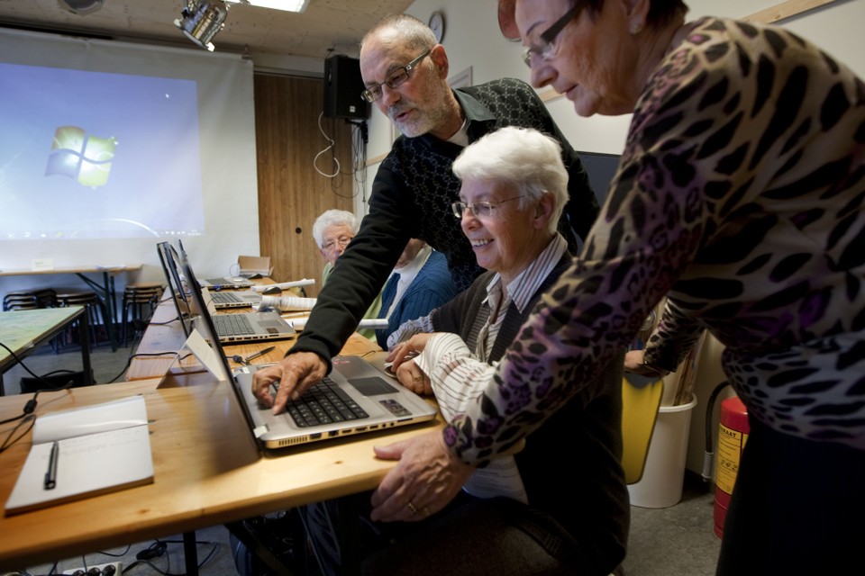 Heerlen en de Open Universiteit gaan ouderen helpen bij online activiteiten. 