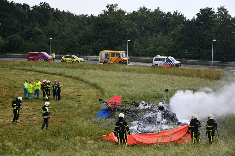 Een sportvliegtuigje is neergestort bij Breda. 