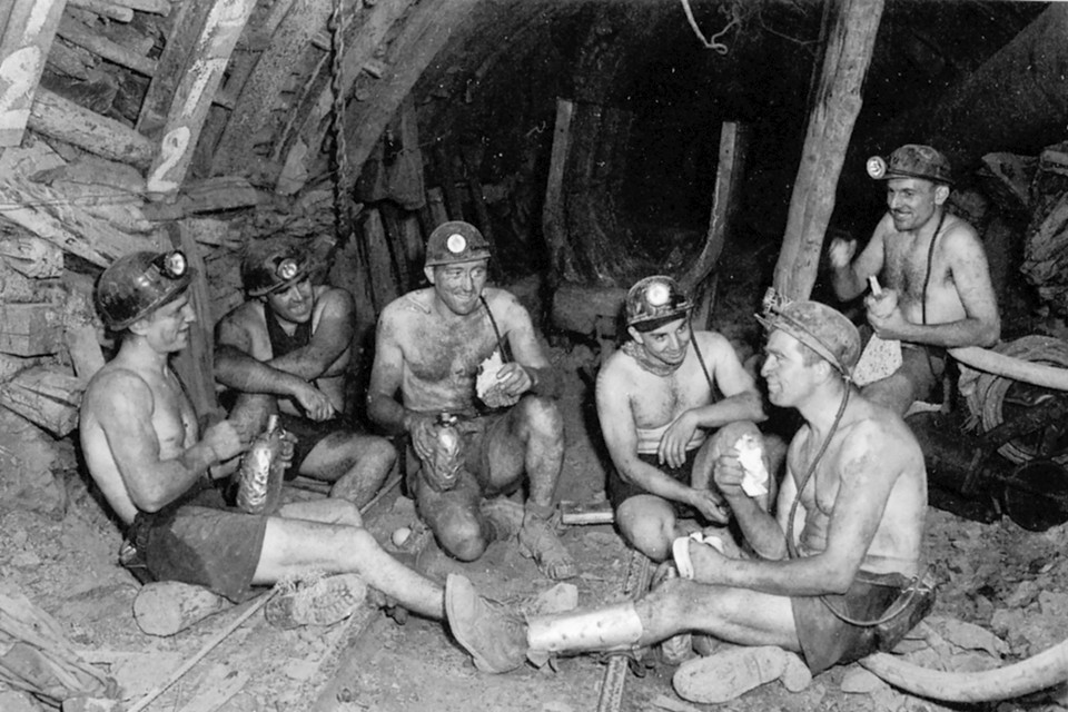 Pauzerende mijnwerkers in de mijn van Beringen in 1960. 