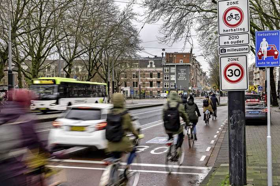 Twee derde van de Amsterdammers voelt zich niet veilig in het verkeer.
