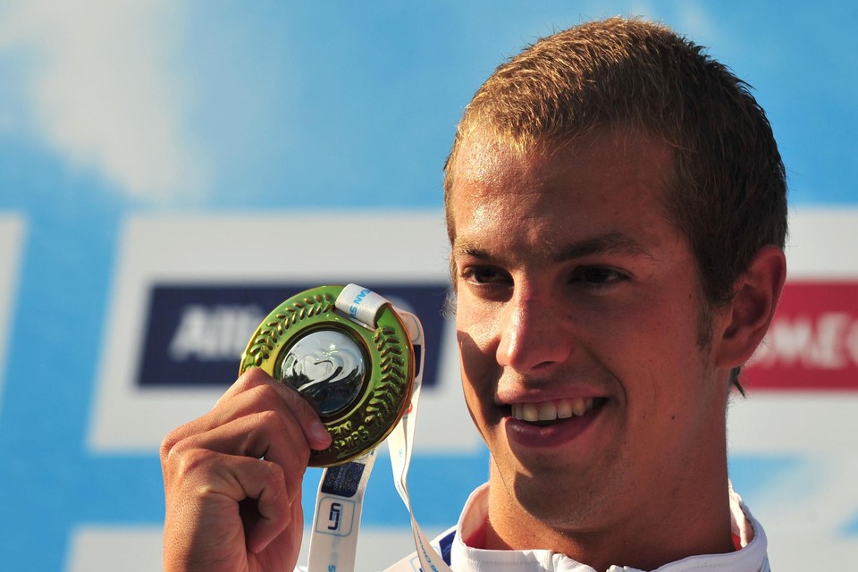Joeri Verlinden met de zilveren medaille op de 100 meter vlinderslag op het EK in Boedapest in 2010.