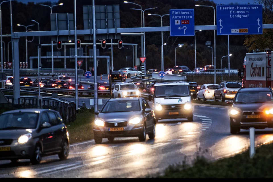 Omwonenden klagen over sluipverkeer na de aanleg van de Buitenring en de Turborotonde tussen Schinnen en Nuth. 