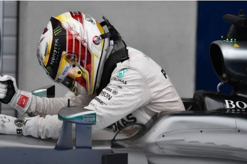 Hamilton na de zege in de Grand Prix van Oostenrijk.