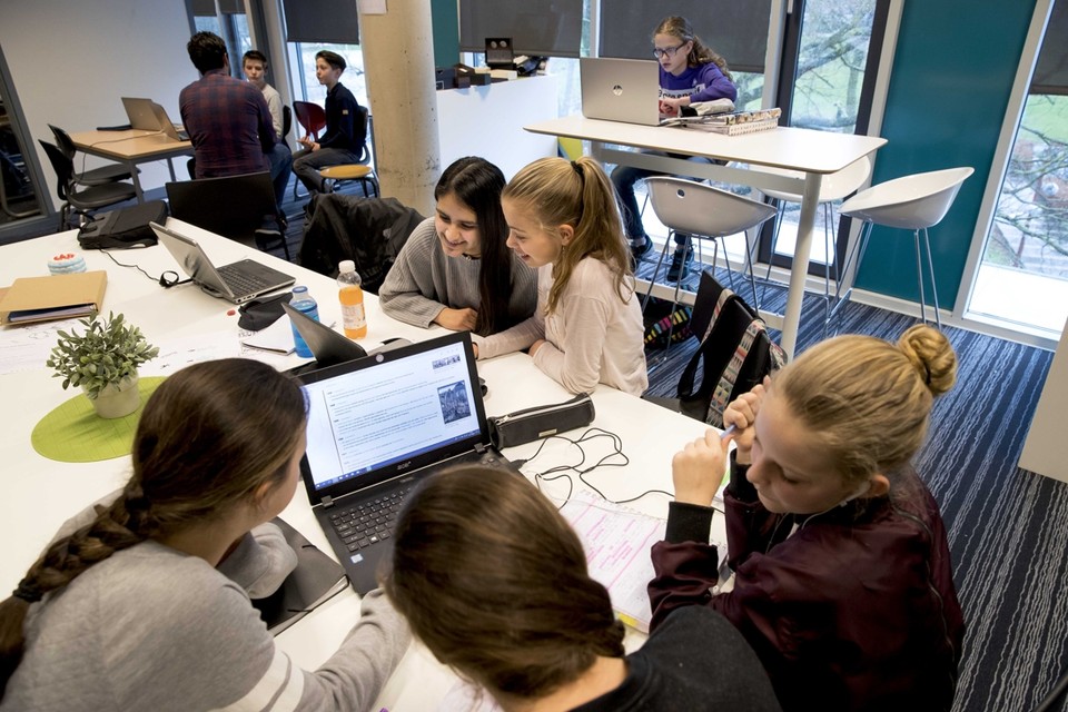 Leerlingen volgen gepersonaliseerd onderwijs bij Koers in Weert. 