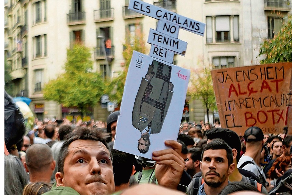 Demonstratie tegen het koningshuis in Barcelona. ‘Wij Catalanen hebben geen koning.’ 