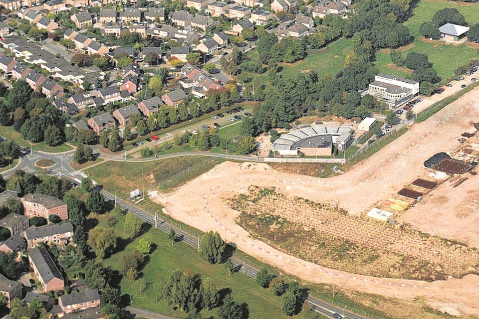 De studentenwoningen komen in Randwyck op het veldje rechts van de rotonde, die links in beeld te zien is. 