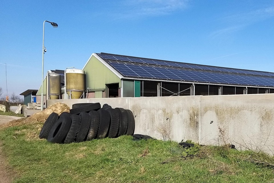 De grote daken lenen zich prima voor zonnepanelen, zoals hier bij Klein-Welsden.