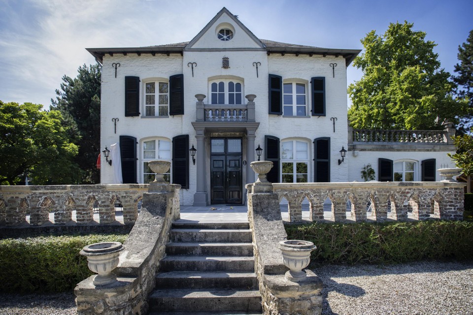 Villa Strijthagen in Heerlen staat te koop. 