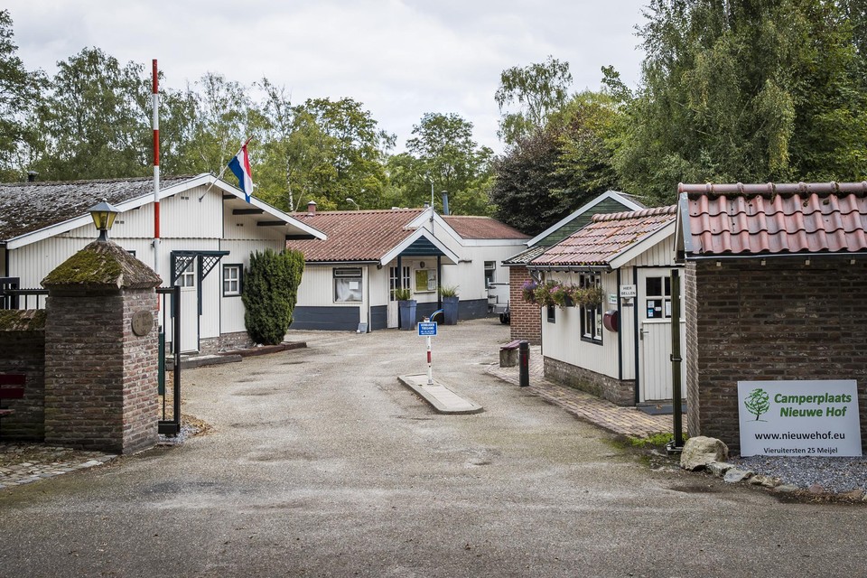 Op voormalige camping Nieuwe Hof wonen nu nog gevluchte Oekraïners. Die moeten plaatsmaken voor de komst van arbeidsmigranten.