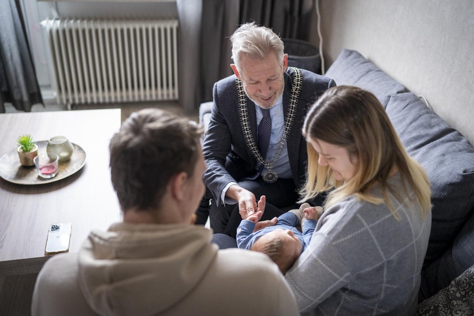 De in december geboren Revi is de 60.000ste inwoner van de gemeente Roermond.