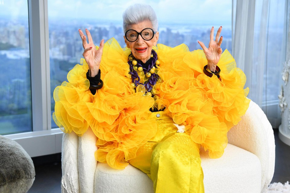Het New Yorkse mode-icoon Iris Apfel vorig jaar tijdens het feestje voor haar honderdste verjaardag. 