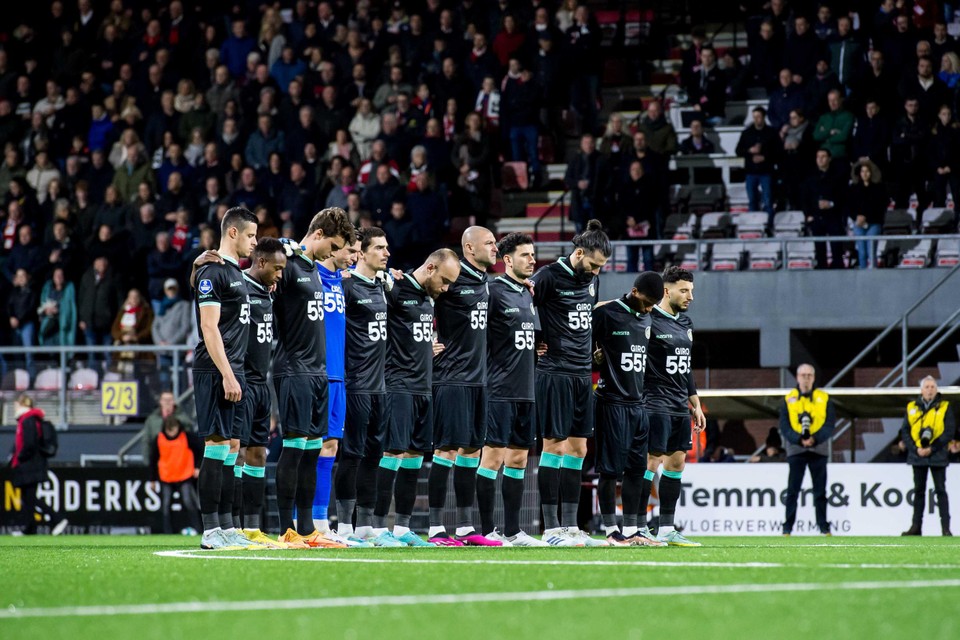 De spelers van Fortuna Sittard droegen zaterdag uit tegen FC Emmen speciale shirts met giro 555.