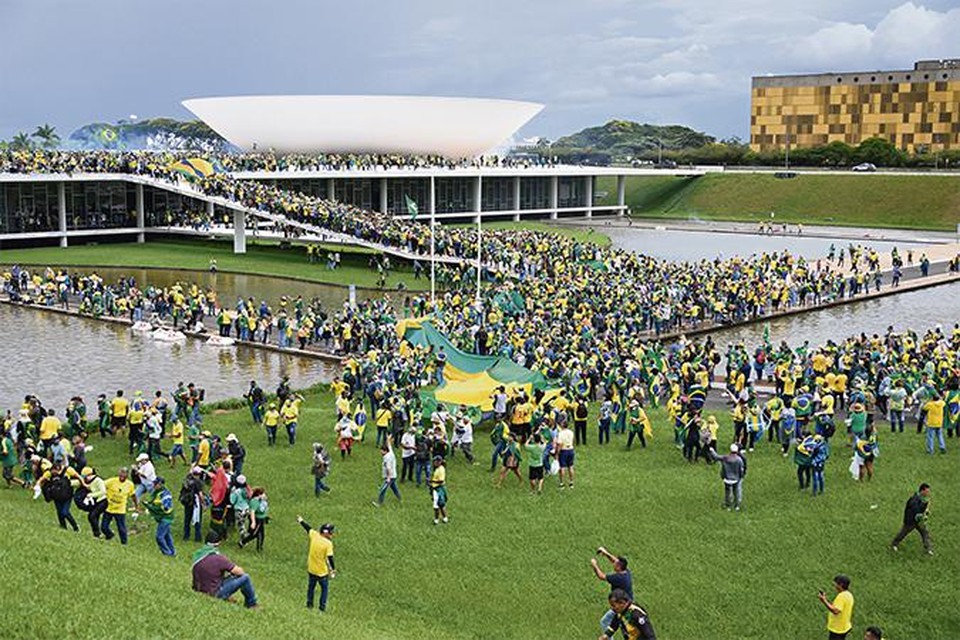 Aanhangers van Bolsonaro bestormen het congres.