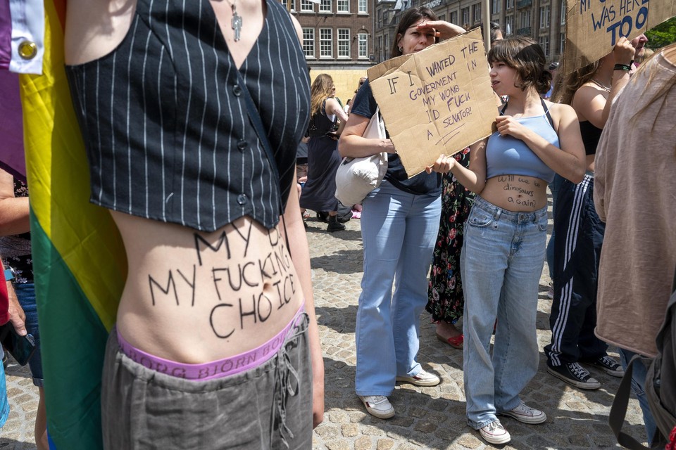 Demonstratie voor het recht op abortus in Amsterdam. 