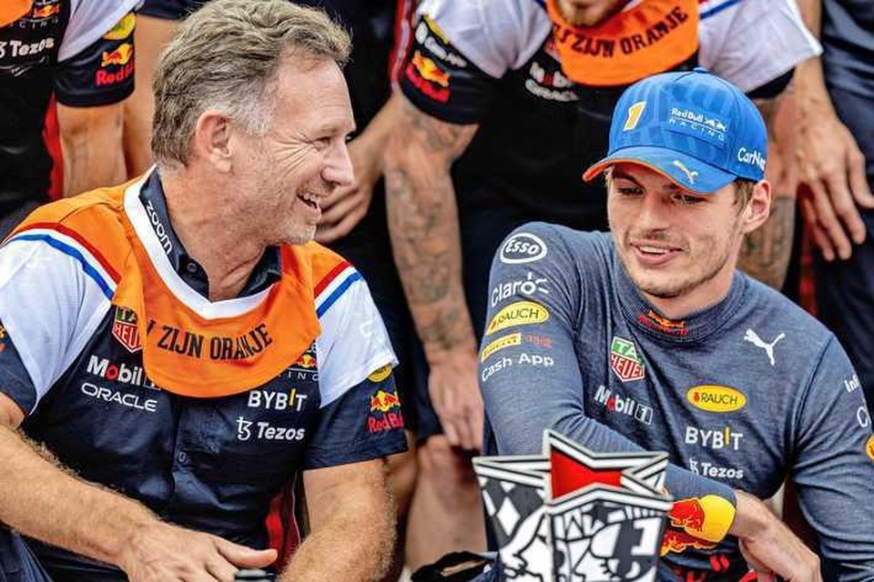 Teambaas Christian Horner en Max Verstappen na de zege op Zandvoort. 