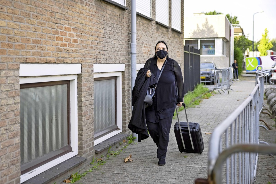 Advocaat Inez Weski komt aan bij de extra beveiligde rechtbank in Amsterdam-Osdorp voor de voortzetting van het Marengoproces 