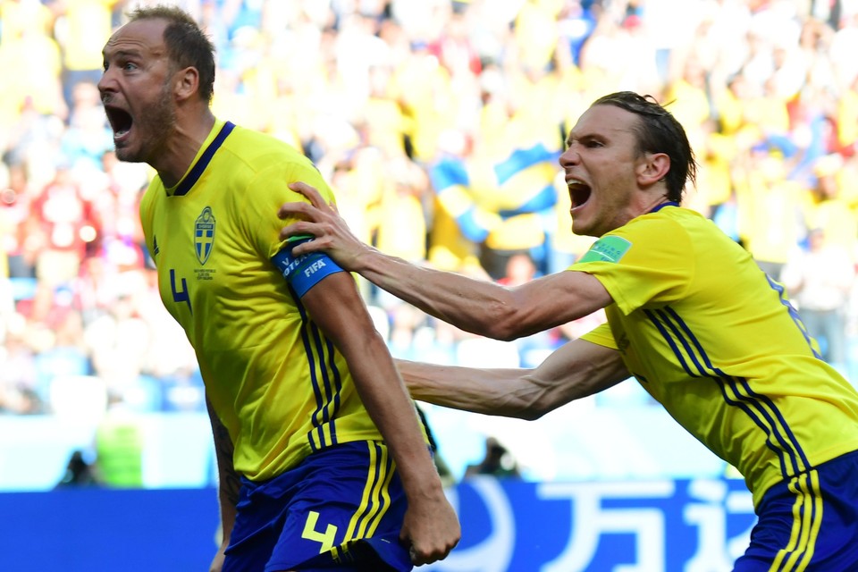 Aanvoerder van Zweden Andreas Granqvist juicht na zijn benutte penalty tegen Zuid-Korea