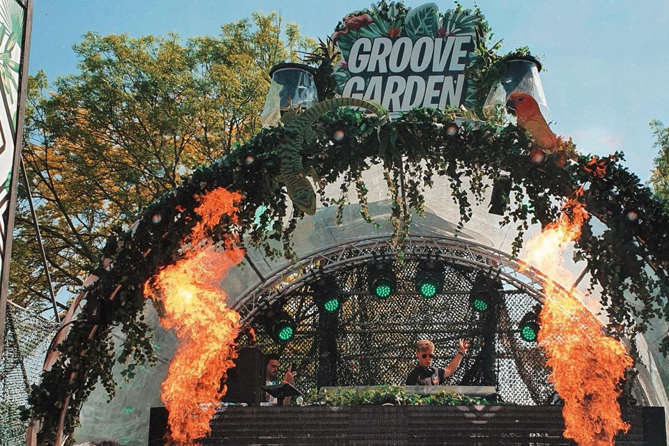 Koen Leduc als DJ Inspire in zijn element tijdens een optreden op Groove Garden. 