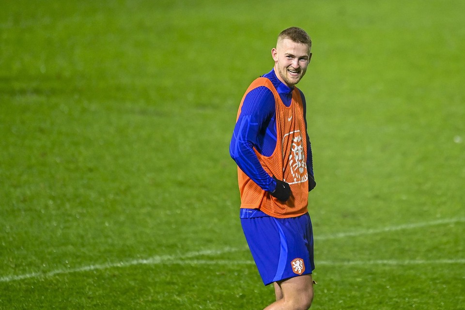 Matthijs de Ligt op de training van Oranje. 