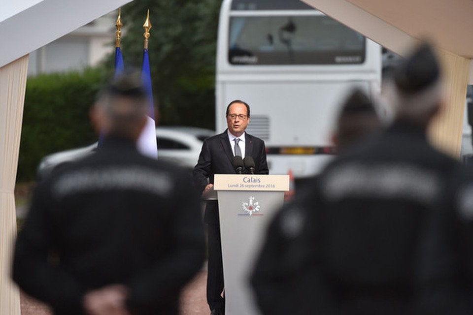 Hollande benadrukte nogmaals dat het kamp in Calais nog voor de winter wordt opgeruimd 