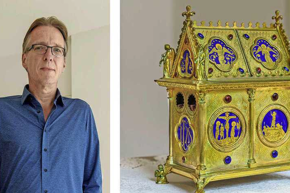 Kunstdetective Arthur Brand heeft de in Frankrijk gestolen goud met blauwe reliekschrijn in handen gekregen. „Hierin zit het Bloed van Jezus, het heiligste van het heiligste.” 