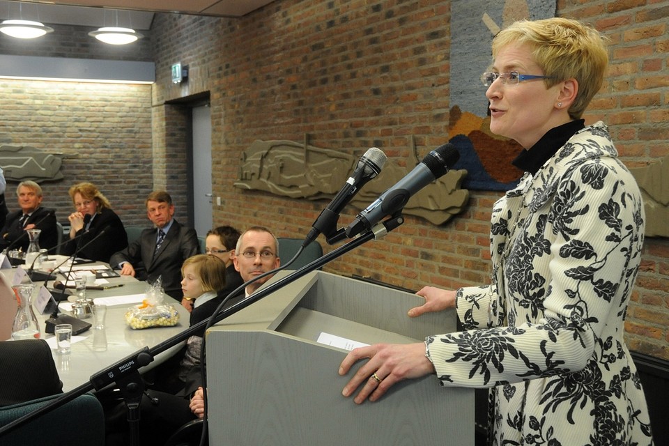Burgemeester Petra Dassen-Housen tijdens haar eerste toespraak als burgemeester in Beesel. 