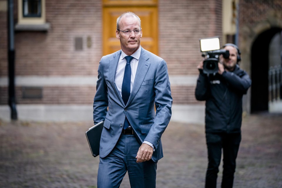 Klaas Knot, president van de Nederlandsche Bank, op het Binnenhof.  