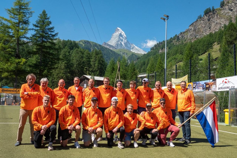 Het ‘Alpen Oranje’ tijdens een eerder evenement op grote hoogte. 
