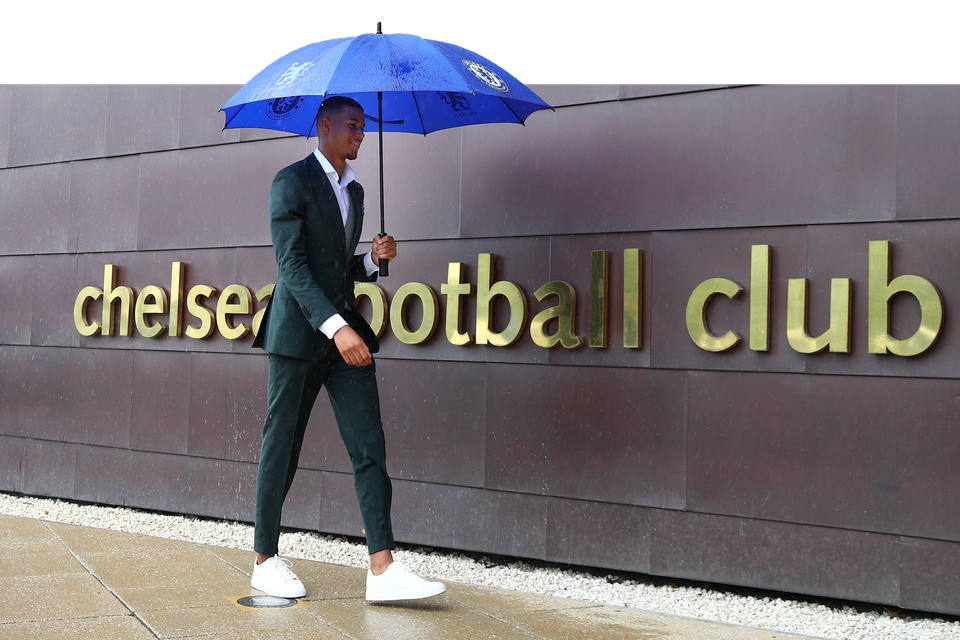 Xavier Mbuyamba tijdens zijn presentatie bij Chelsea in de zomer van 2020. 