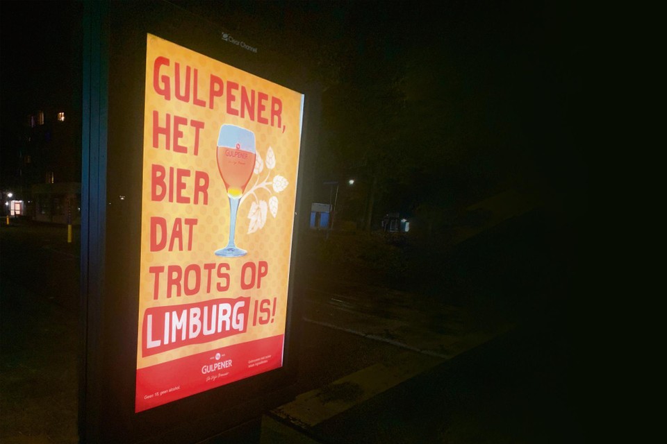 De slogan van Gulpener op een reclamebord.  
