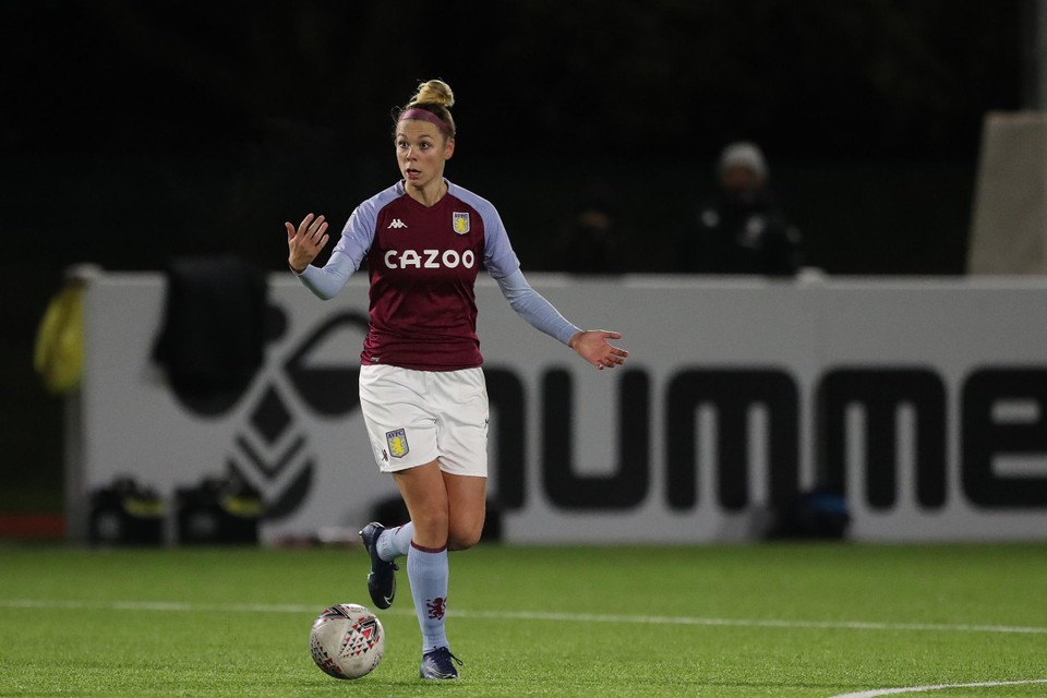 Nadine Hanssen in actie voor Aston Villa in november 2020. 