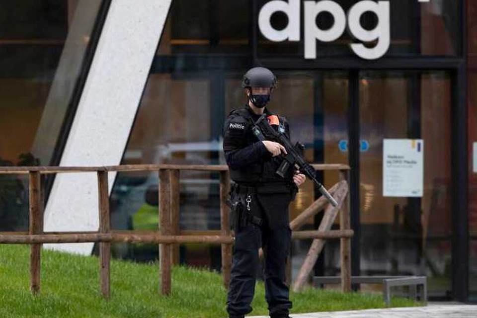 In Antwerpen werd maandagavond het hoofdkantoor van DPG Media ontruimd nadat onbekenden dreigden met een aanslag op het kantoor. 