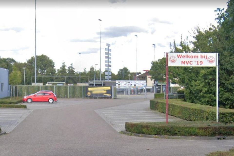 De ingang van het terrein van voetbalclub MVC’19 in Maasbree aan de Breetse Peelweg.  