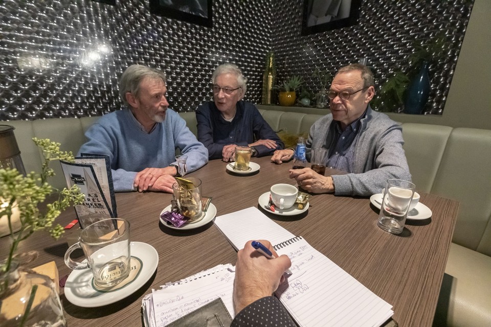 De brievenschrijvers (vlnr) Jo Maas, Bernard Driessen en Hans Huijs speculeren over het jaar 2020.