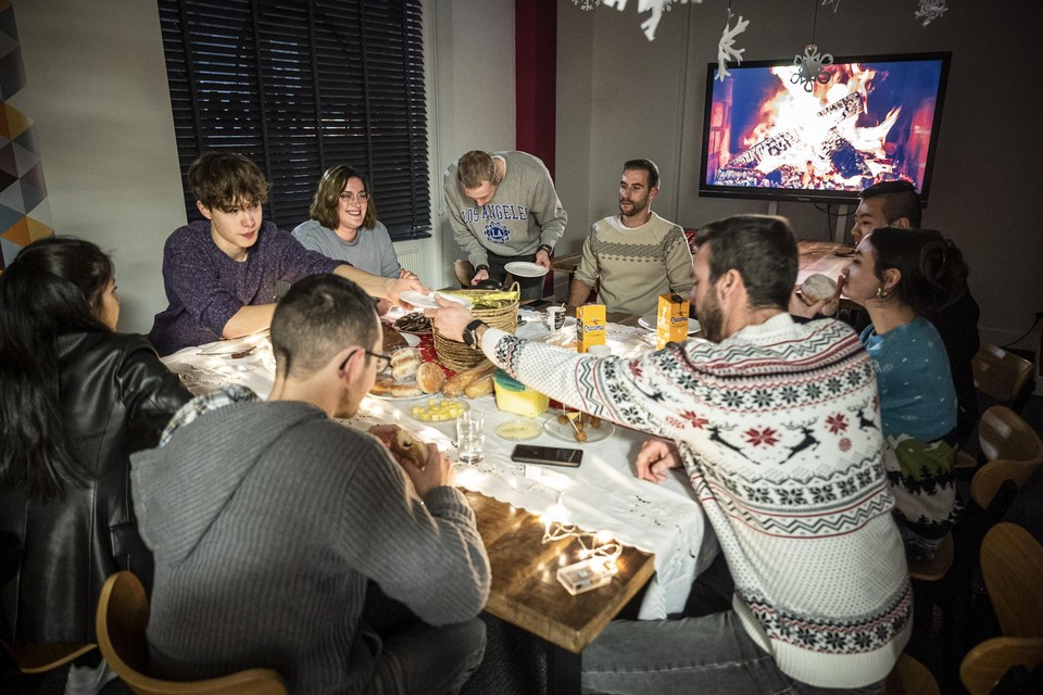 Genieten aan de kerstdis: jongerenavond tegen eenzaamheid in het Jongeren Service Punt in Roermond.