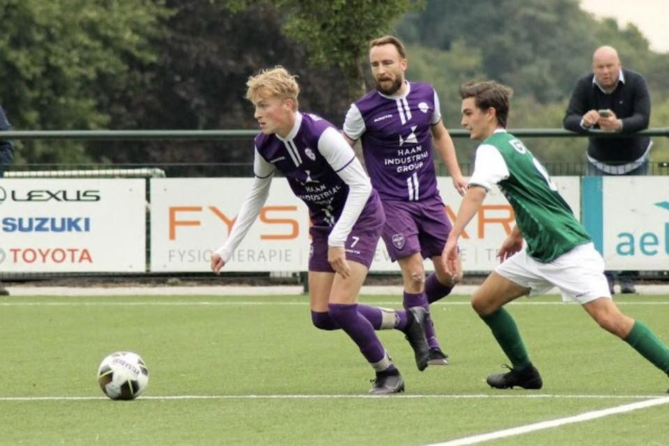 Dynamisch en doelgericht: met Jarno Leen heeft VV Hellas weer een echte ‘nummer 10’ in de gelederen. 