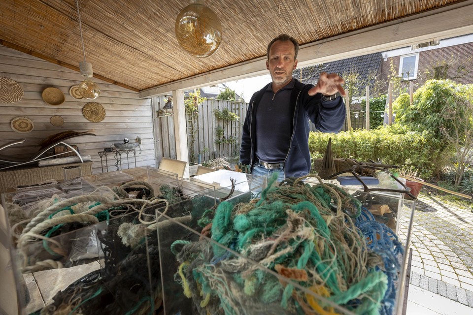 John Verhoeven uit Weert helpt The Ocean Cleanup bij het recyclen van uit de oceaan gevist plastic.
