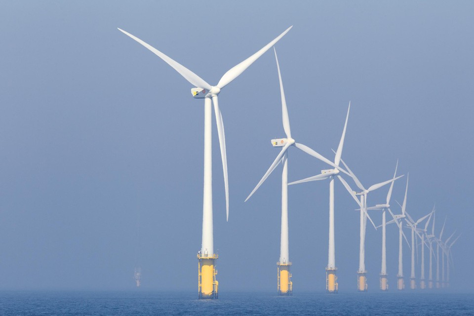 Het ABP belegt onder meer in windenergie op zee.