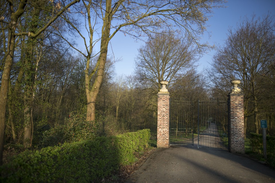 De toegangspoort van Kasteelpark Elsloo. 