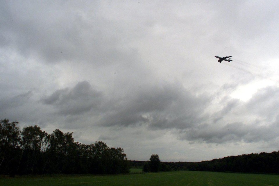 Het toegenomen aantal vluchten van Awacs boven Schinveld en Brunssum leidt tot meer klachten van omwonenden. 