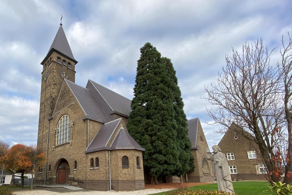 De kerk in Puth is inzet van een discussie over de vraag of het gebouw als gemeentelijk monument overeind kan blijven. 