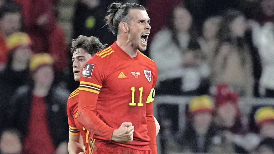 Gareth Bale viert zijn eerste doelpunt. 